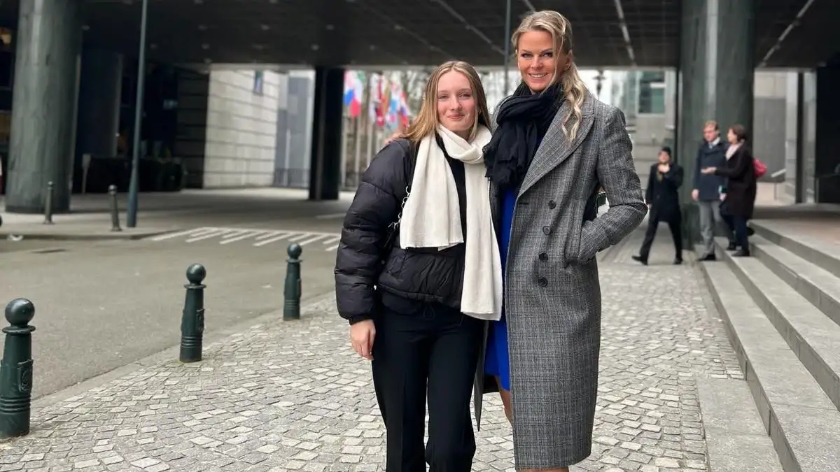 Silke Müller und Schülersprecherin Lena-Sophie Stolz im EU-Parlament